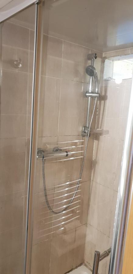 Private Basement Studio Flat With Modern Features Apartment Huddersfield Bagian luar foto