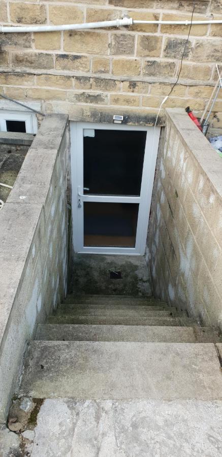 Private Basement Studio Flat With Modern Features Apartment Huddersfield Bagian luar foto